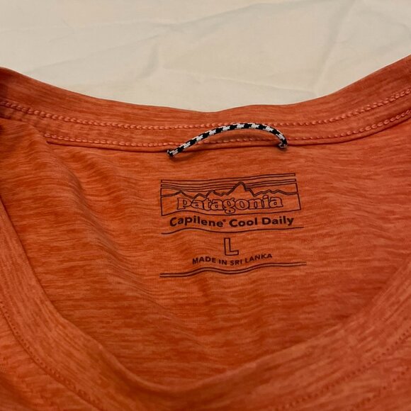 Patagonia capilene tee in size L - Picture 4 of 4